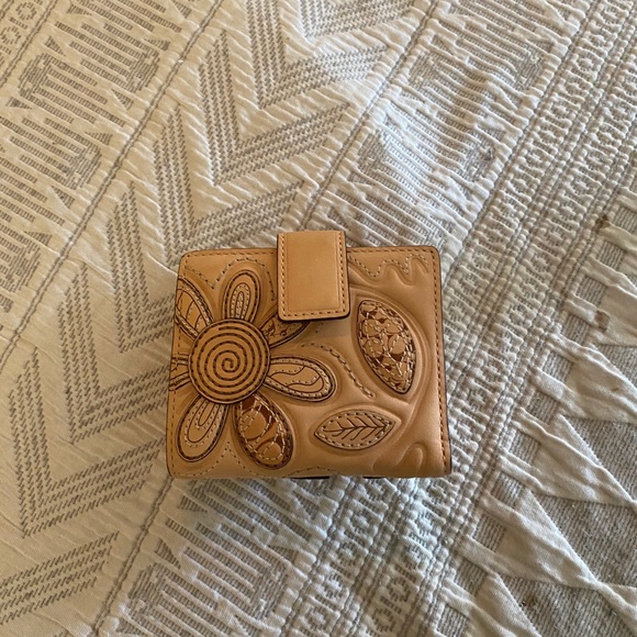 Floral Fantasy - Picture 2 of 11